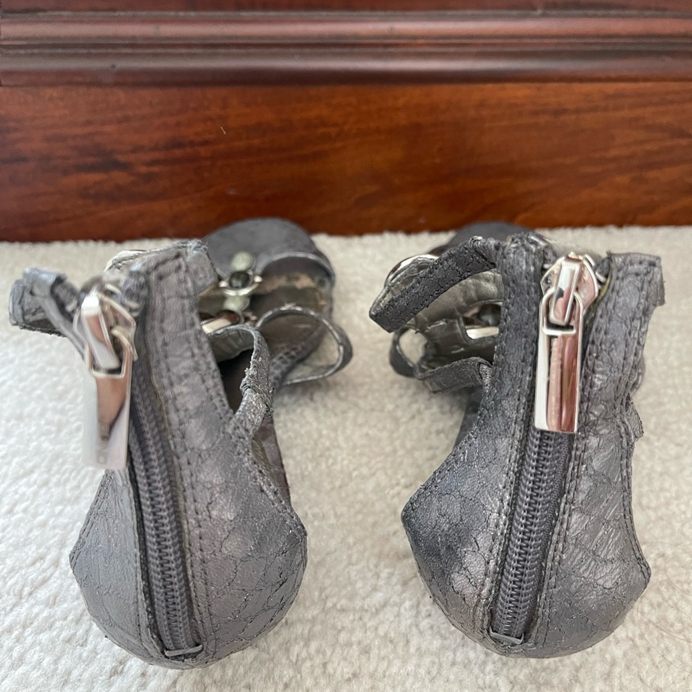 Bandolino zippered jeweled shoes - Picture 4 of 4